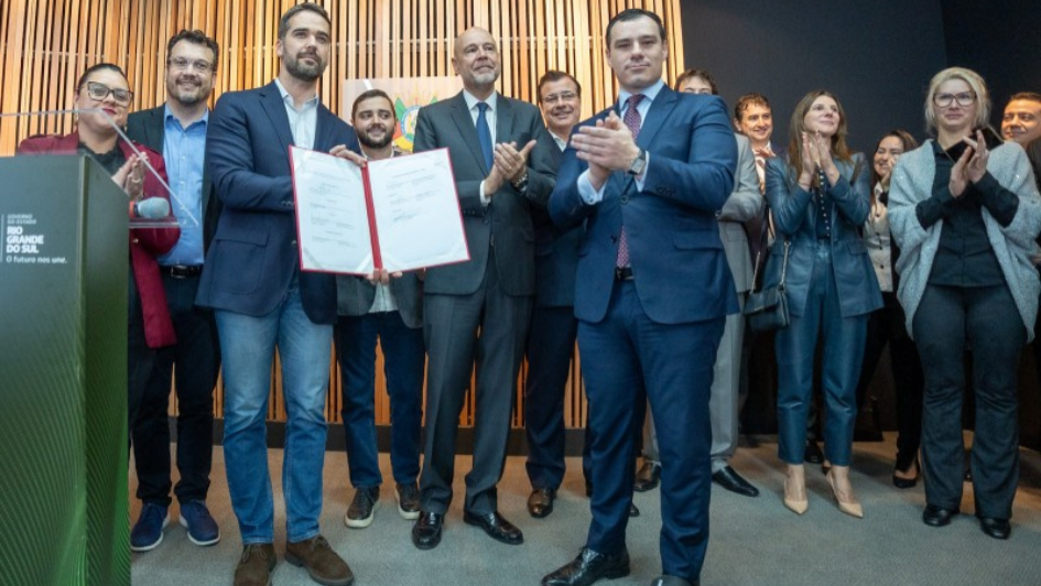 Contrato assinado transfere a Corsan para o grupo Aegea