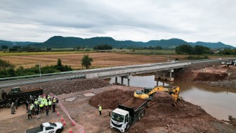 O governador Eduardo Leite participou, nesta segunda feira (45), de vistoria t&eacute;cnica na nova ponte sobre o Arroio Grande, n